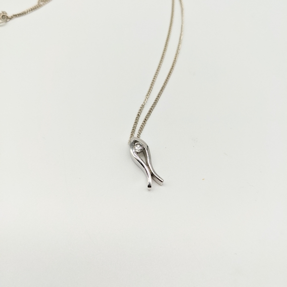 925 Fish and Cubic Zirconia on Silver Chain - Picture 4 of 5